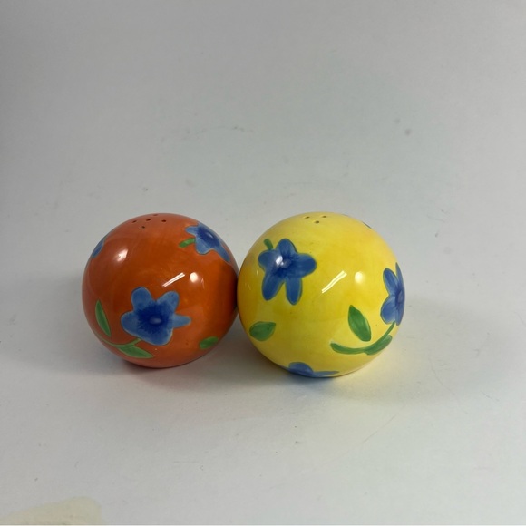 Avon Gift Collection Luau Flowers Floral Salt & Pepper Set - Picture 2 of 7